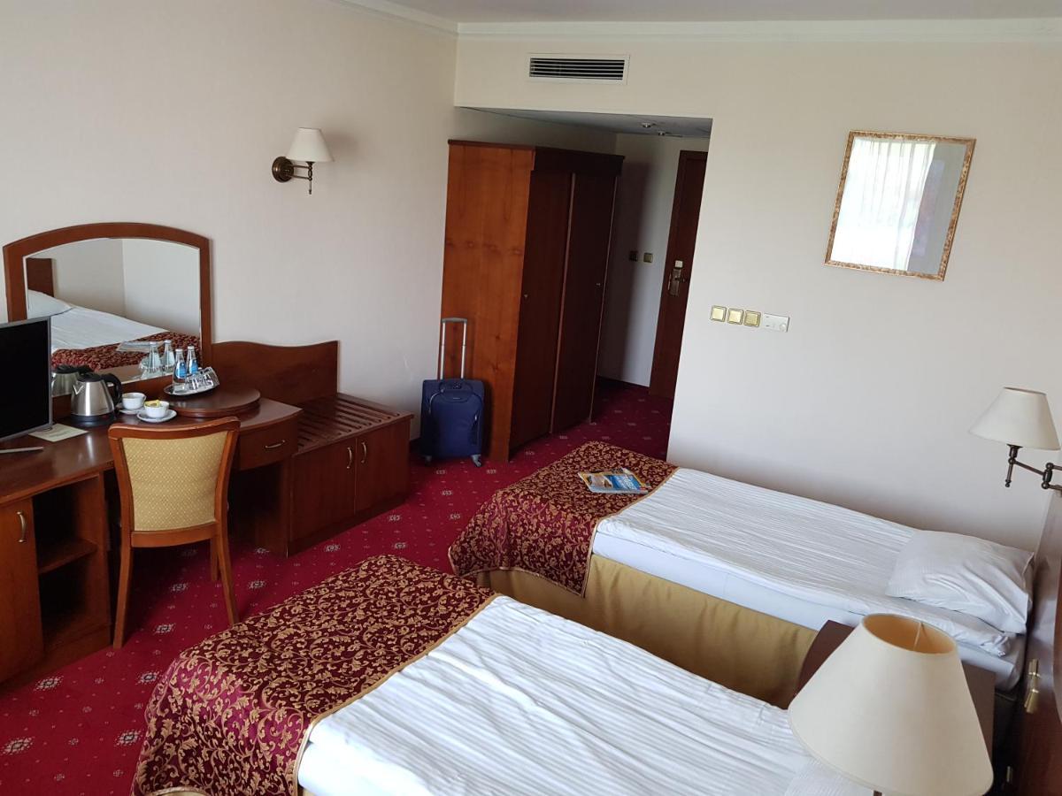 Hotel Sympozjum & Spa Краков Экстерьер фото