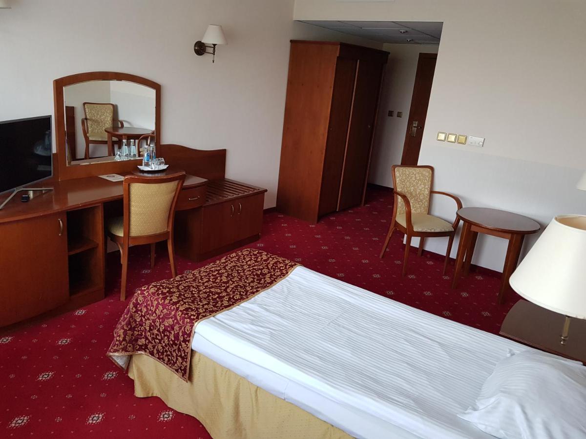 Hotel Sympozjum & Spa Краков Экстерьер фото