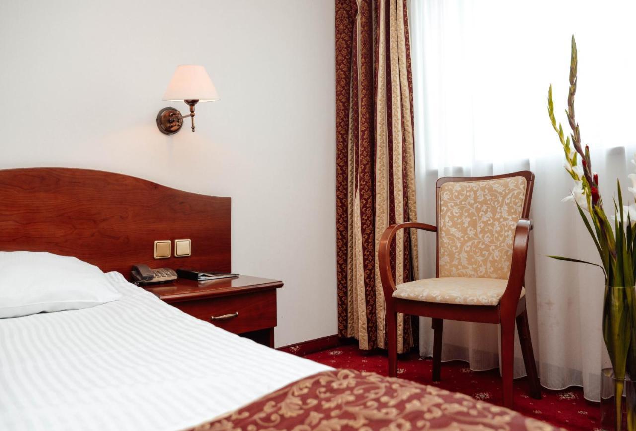 Hotel Sympozjum & Spa Краков Экстерьер фото