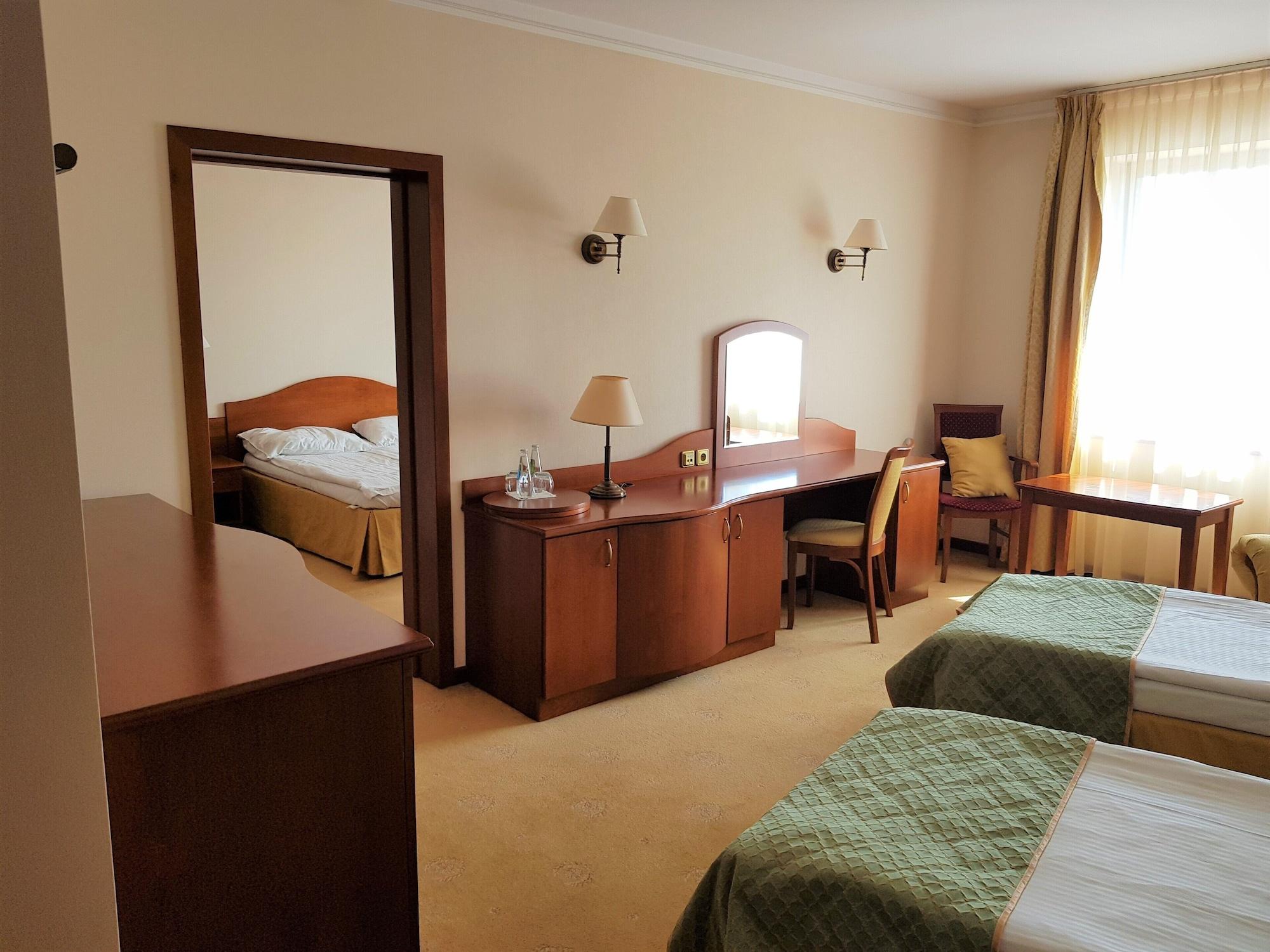 Hotel Sympozjum & Spa Краков Экстерьер фото