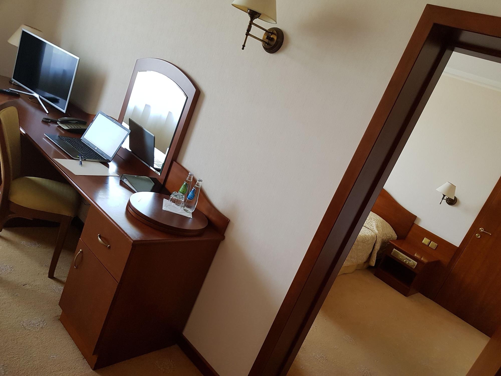 Hotel Sympozjum & Spa Краков Экстерьер фото