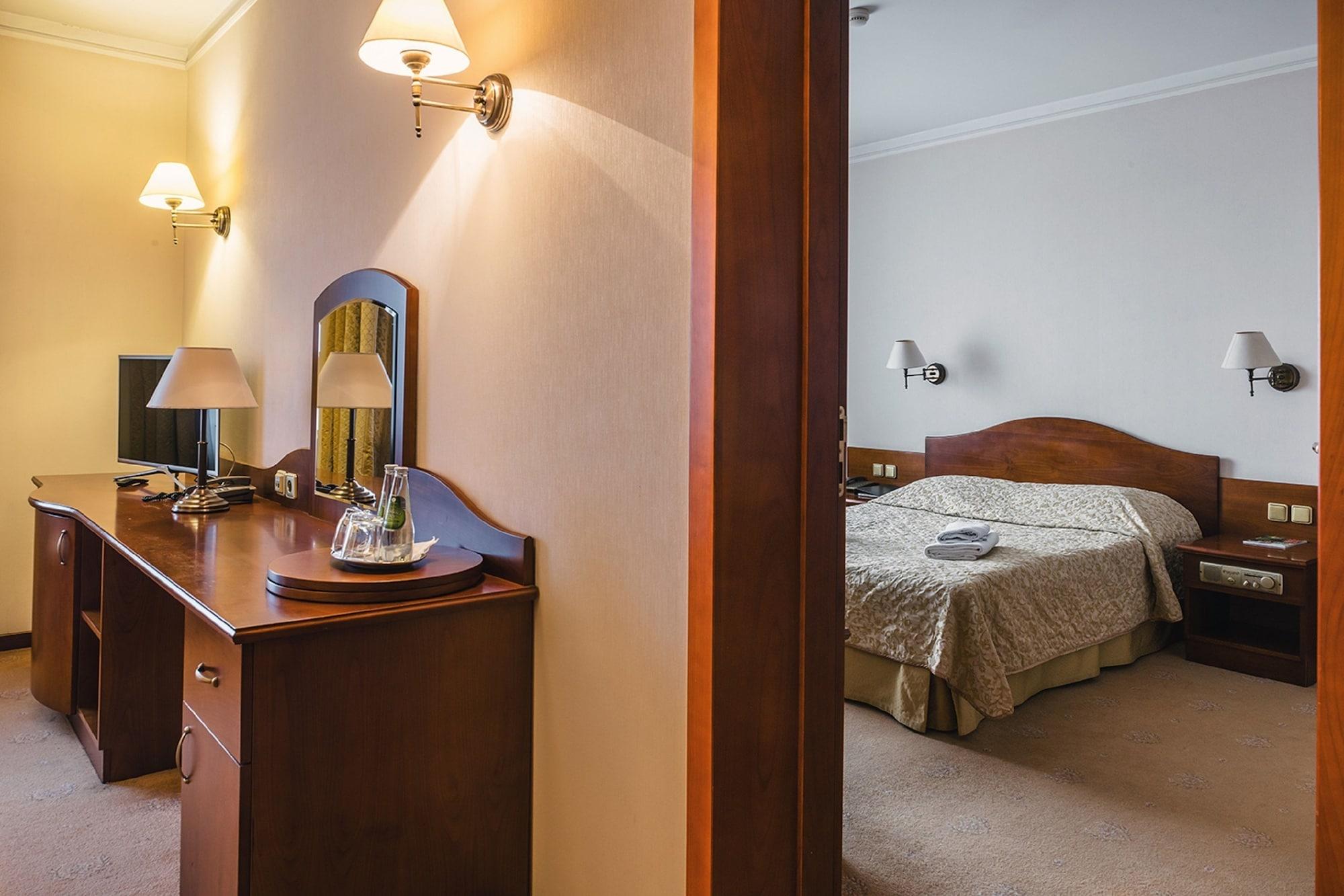 Hotel Sympozjum & Spa Краков Экстерьер фото