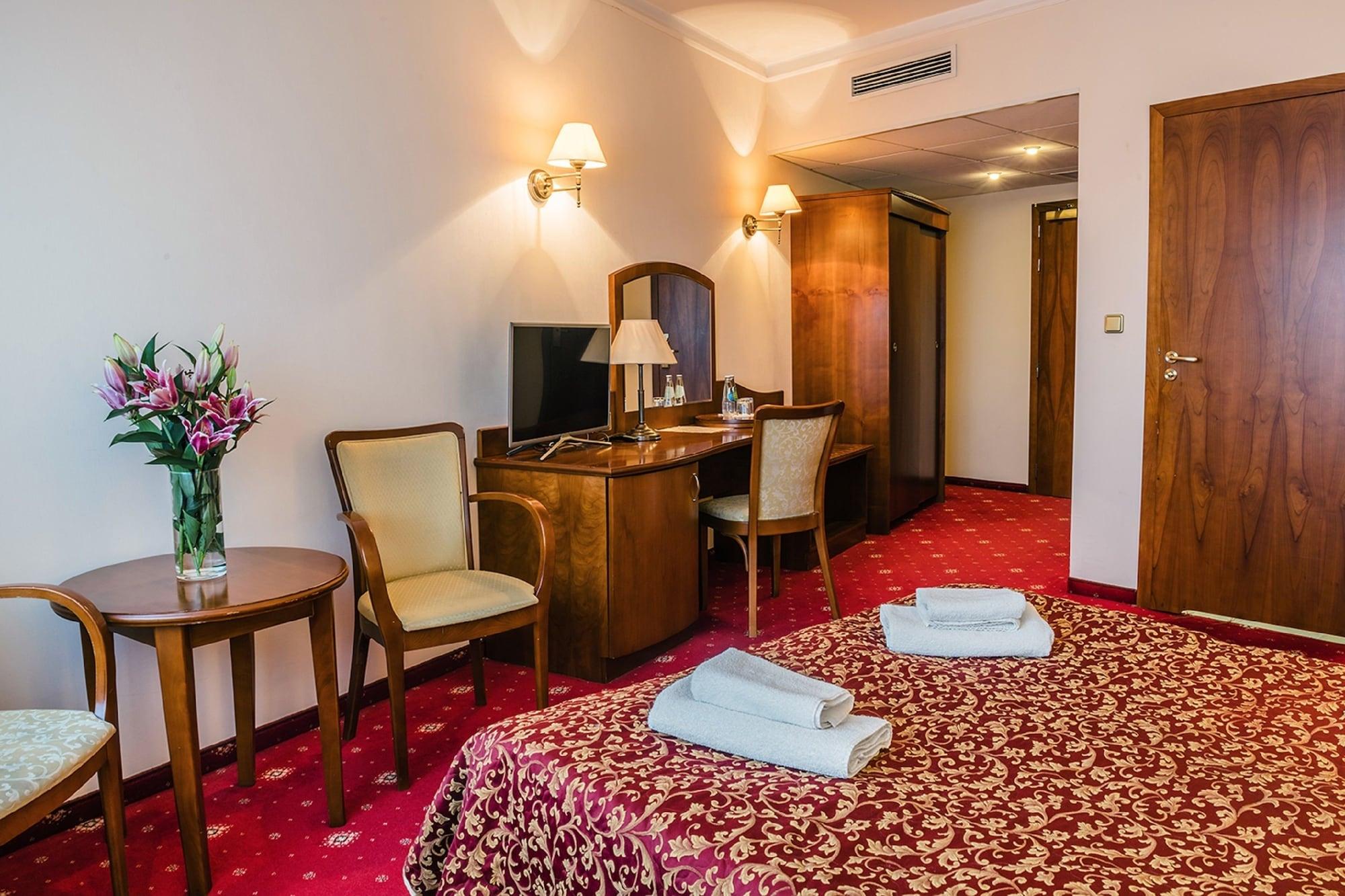 Hotel Sympozjum & Spa Краков Экстерьер фото