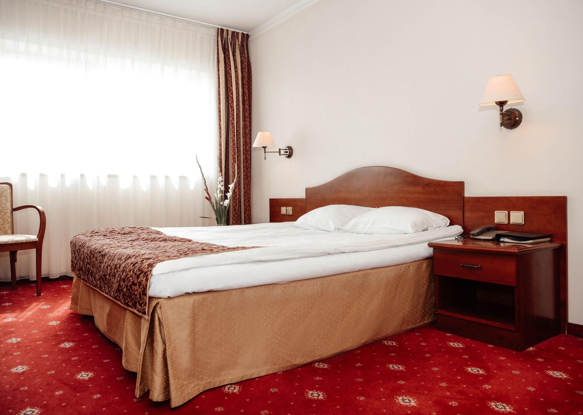 Hotel Sympozjum & Spa Краков Экстерьер фото