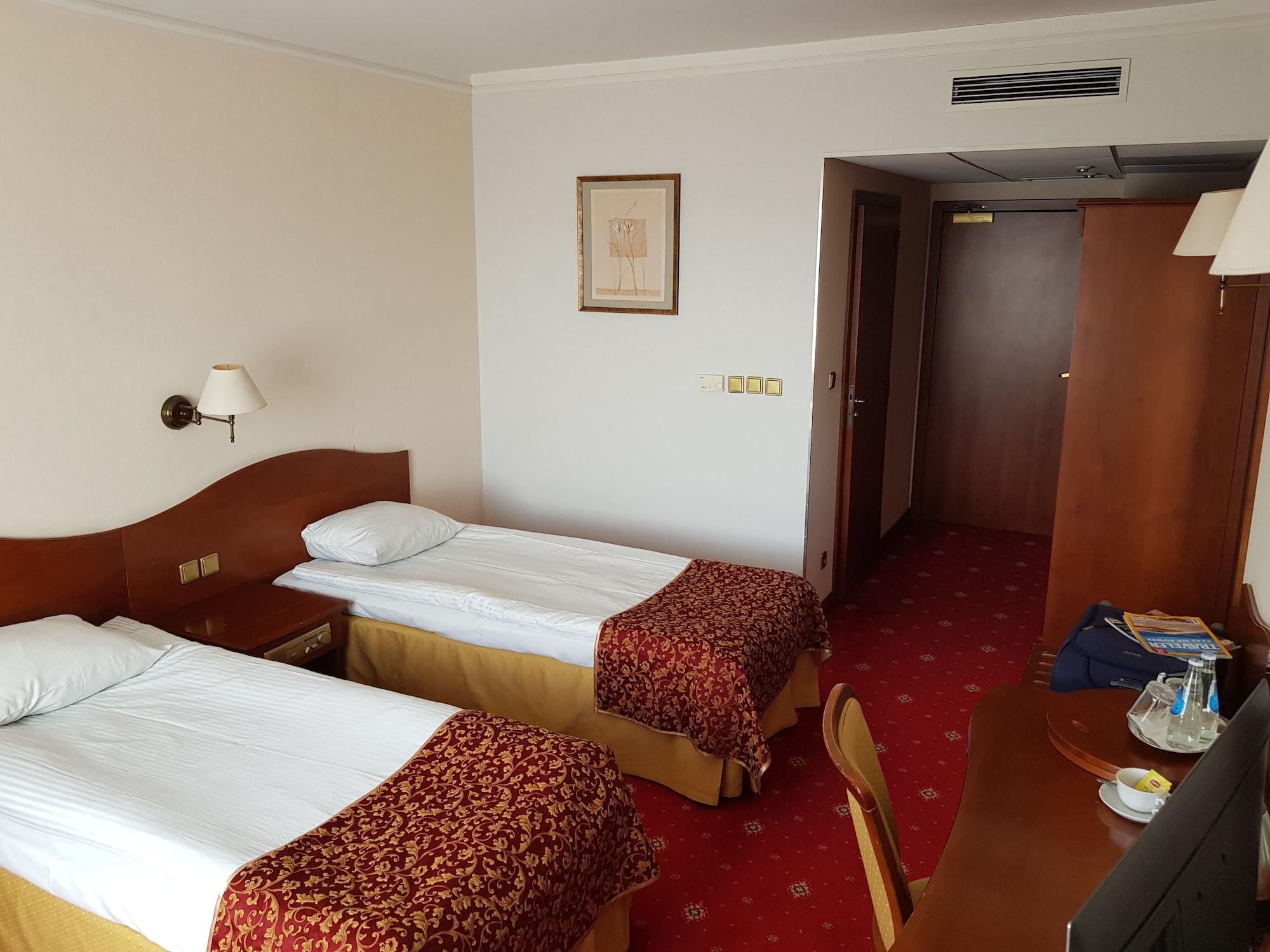 Hotel Sympozjum & Spa Краков Экстерьер фото