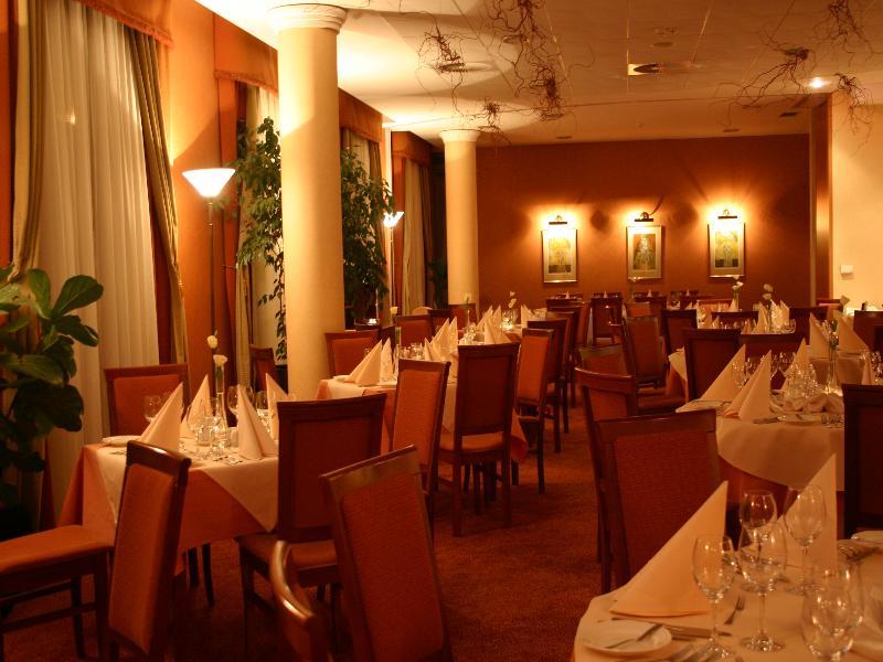 Hotel Sympozjum & Spa Краков Экстерьер фото